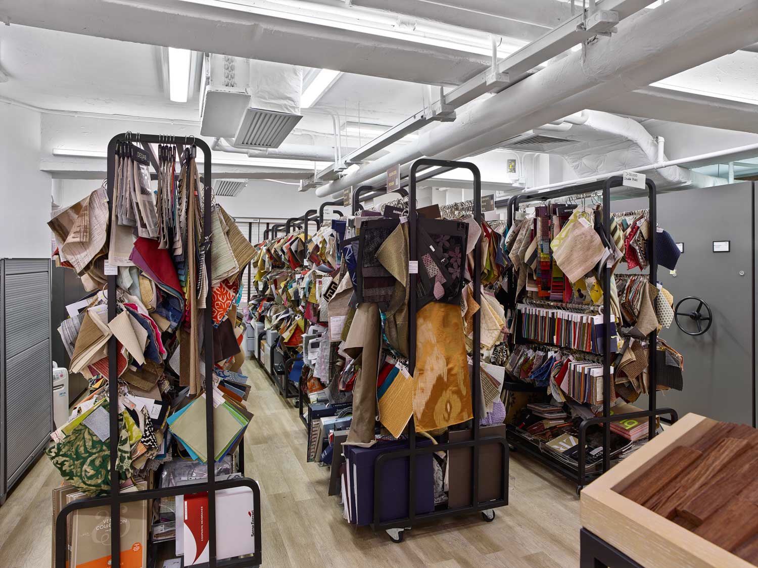 浦東新區(qū)180平多功能辦公室裝修設(shè)計(jì)-第6張圖片-上海古都建筑設(shè)計(jì)集團(tuán) 浦東新區(qū)180平多功能辦公室裝修設(shè)計(jì)-第6張圖片-上海古都建筑設(shè)計(jì)集團(tuán)