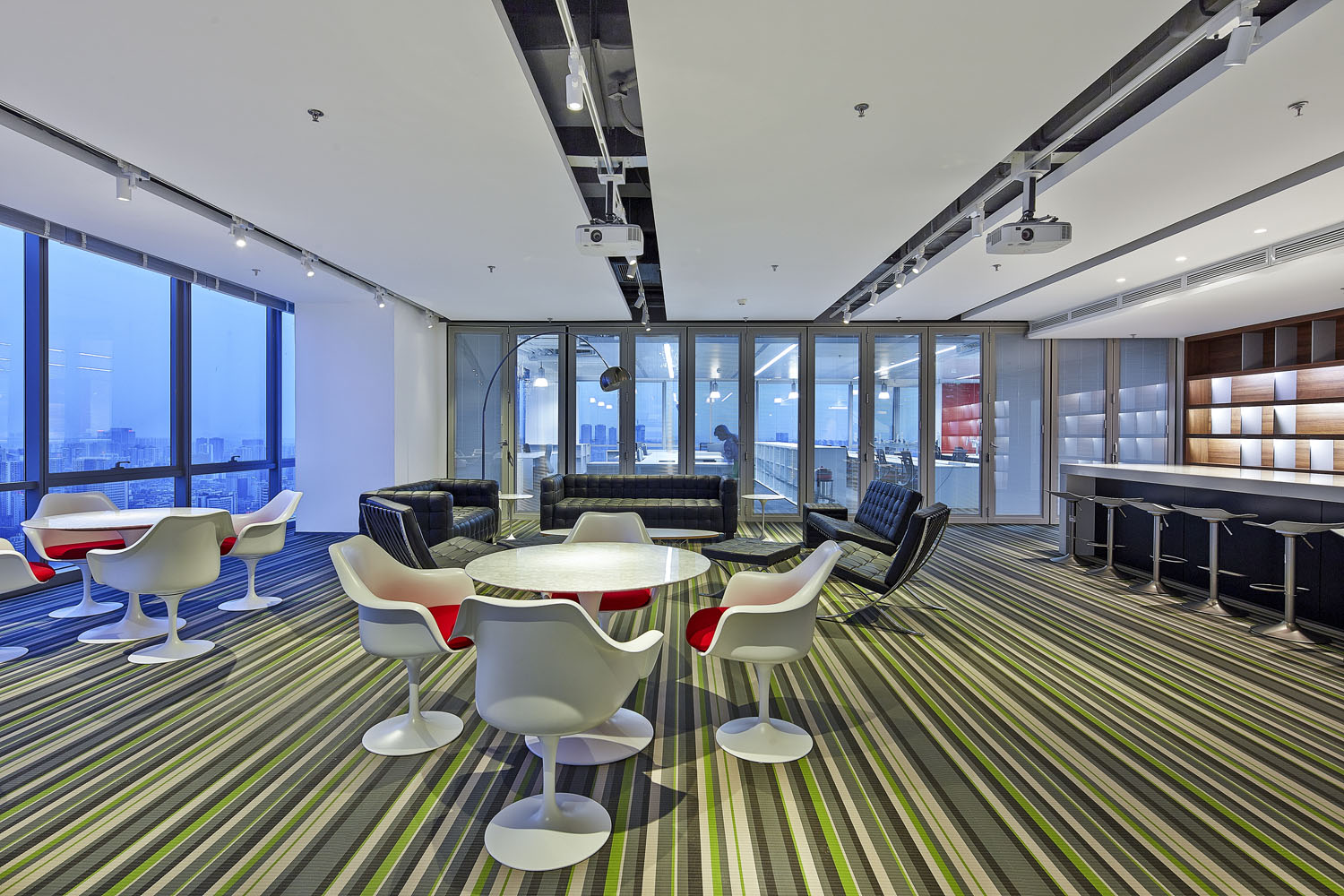 現代科技風辦公室裝修設計效果圖-第14張圖片-上海古都建筑設計集團 現代科技風辦公室裝修設計效果圖-第14張圖片-上海古都建筑設計集團