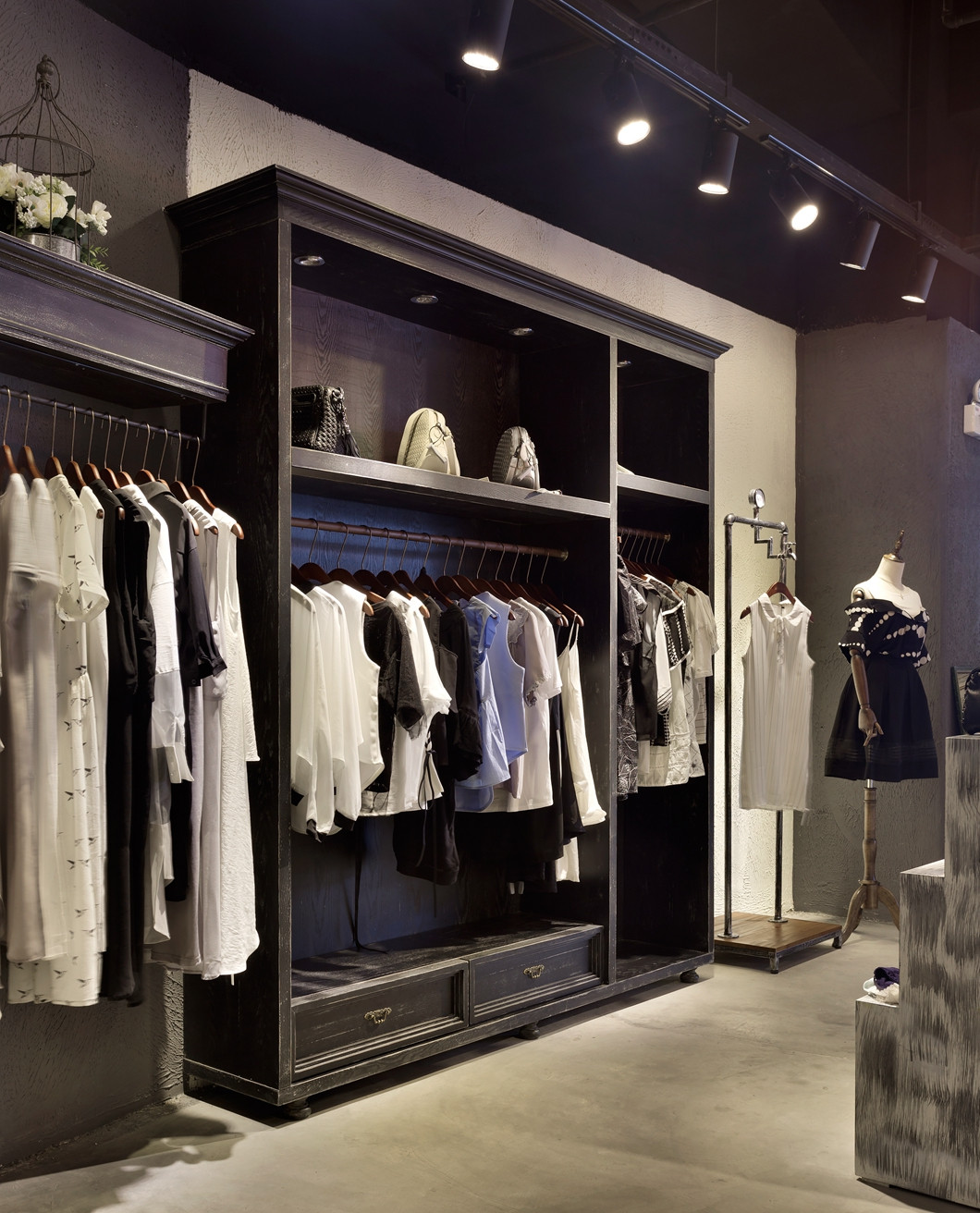 青浦區loft風格女裝店裝修設計-第4張圖片-上海古都建筑設計集團 青浦區loft風格女裝店裝修設計-第4張圖片-上海古都建筑設計集團