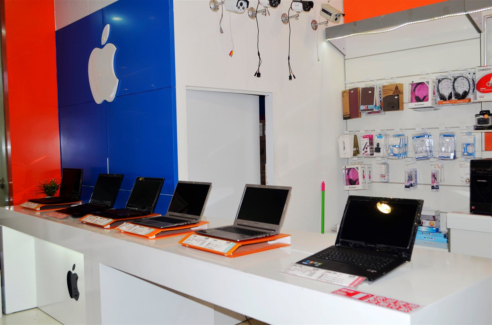 科技風電腦店裝修設(shè)計-第2張圖片-上海古都建筑設(shè)計集團