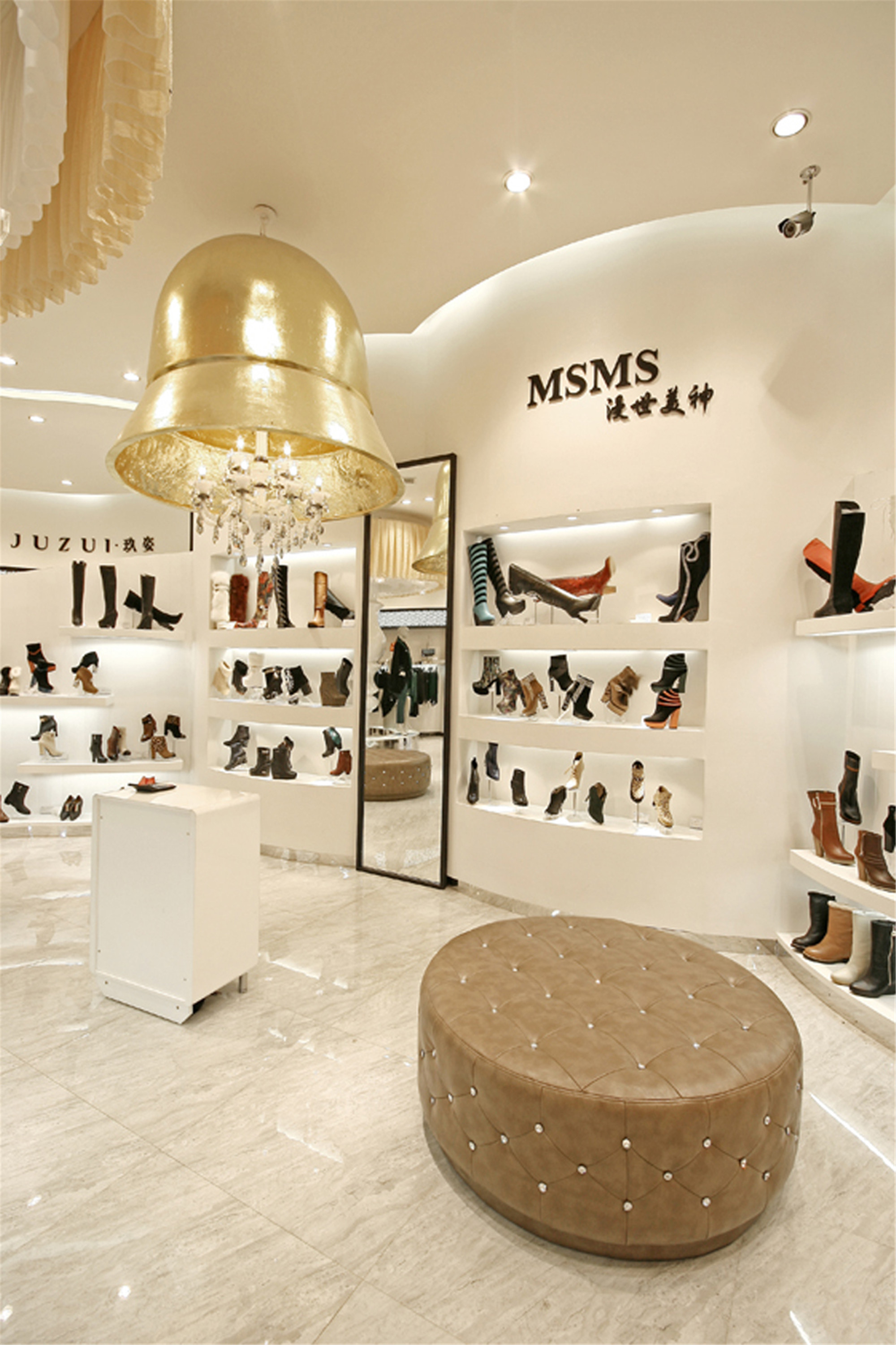 簡(jiǎn)潔明亮服裝店裝修設(shè)計(jì)-第5張圖片-上海古都建筑設(shè)計(jì)集團(tuán) 簡(jiǎn)潔明亮服裝店裝修設(shè)計(jì)-第5張圖片-上海古都建筑設(shè)計(jì)集團(tuán)