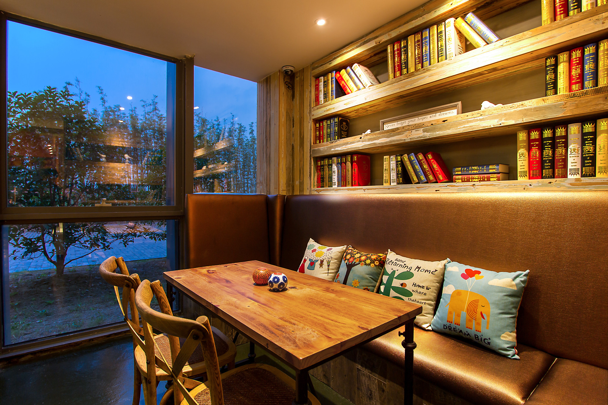 虹口區美式工業風咖啡廳裝修設計-第7張圖片-上海古都建筑設計集團