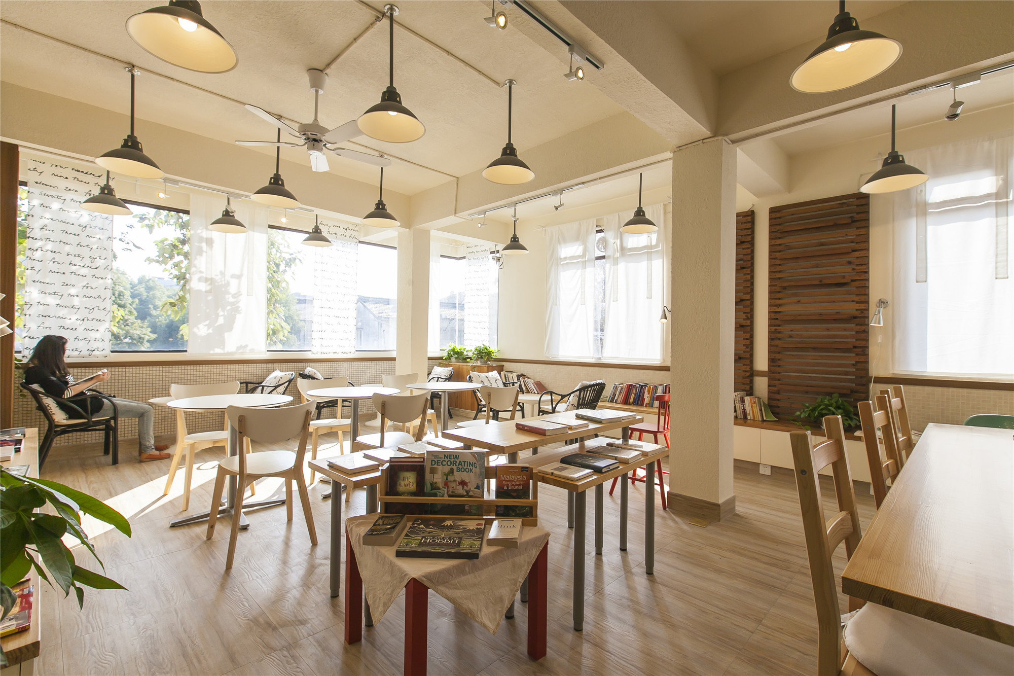 小型簡約書店裝修設計-第3張圖片-上海古都建筑設計集團 小型簡約書店裝修設計-第3張圖片-上海古都建筑設計集團