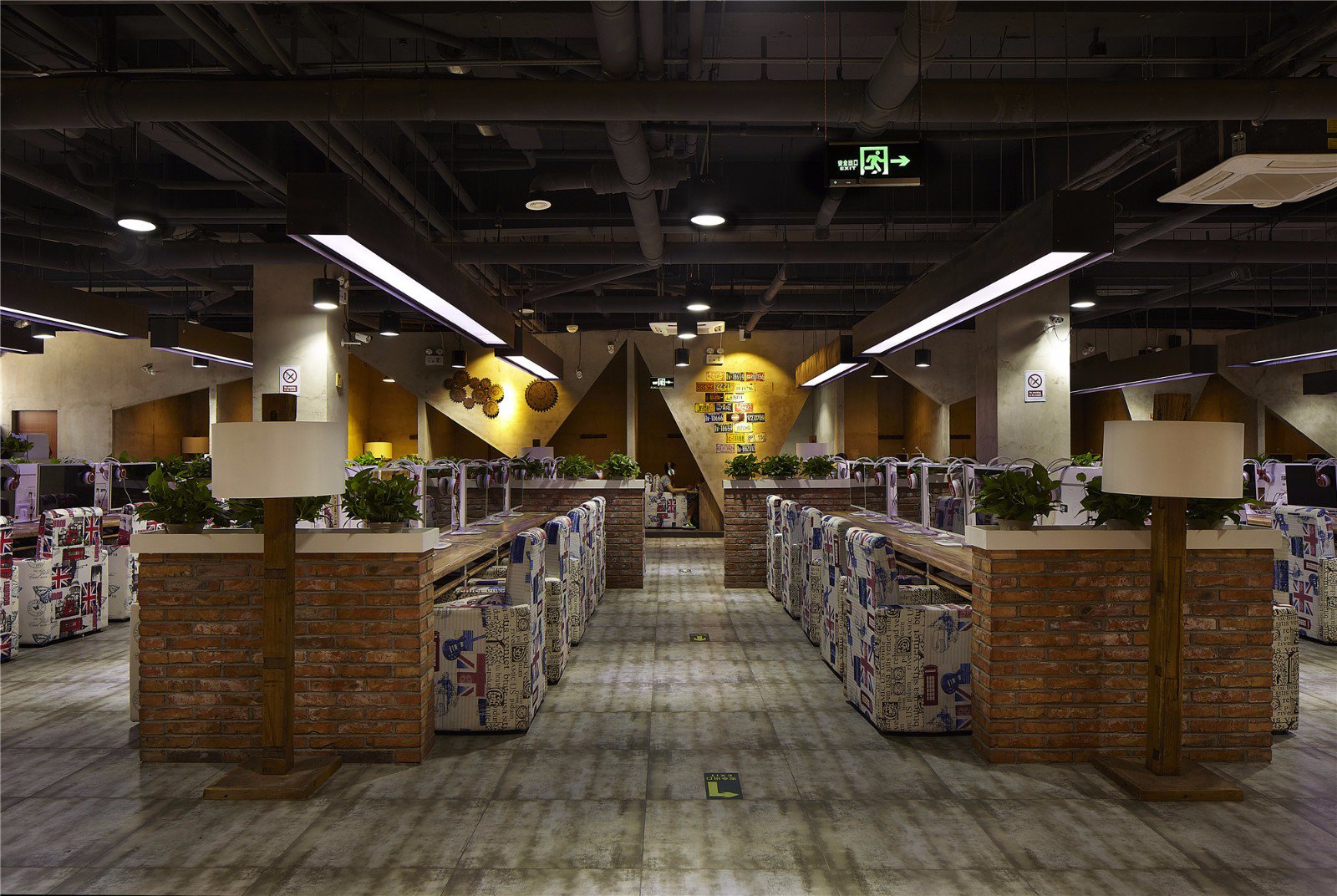 復(fù)古工業(yè)風(fēng)網(wǎng)吧裝修設(shè)計(jì)-第1張圖片-上海古都建筑設(shè)計(jì)集團(tuán) 復(fù)古工業(yè)風(fēng)網(wǎng)吧裝修設(shè)計(jì)-第1張圖片-上海古都建筑設(shè)計(jì)集團(tuán)