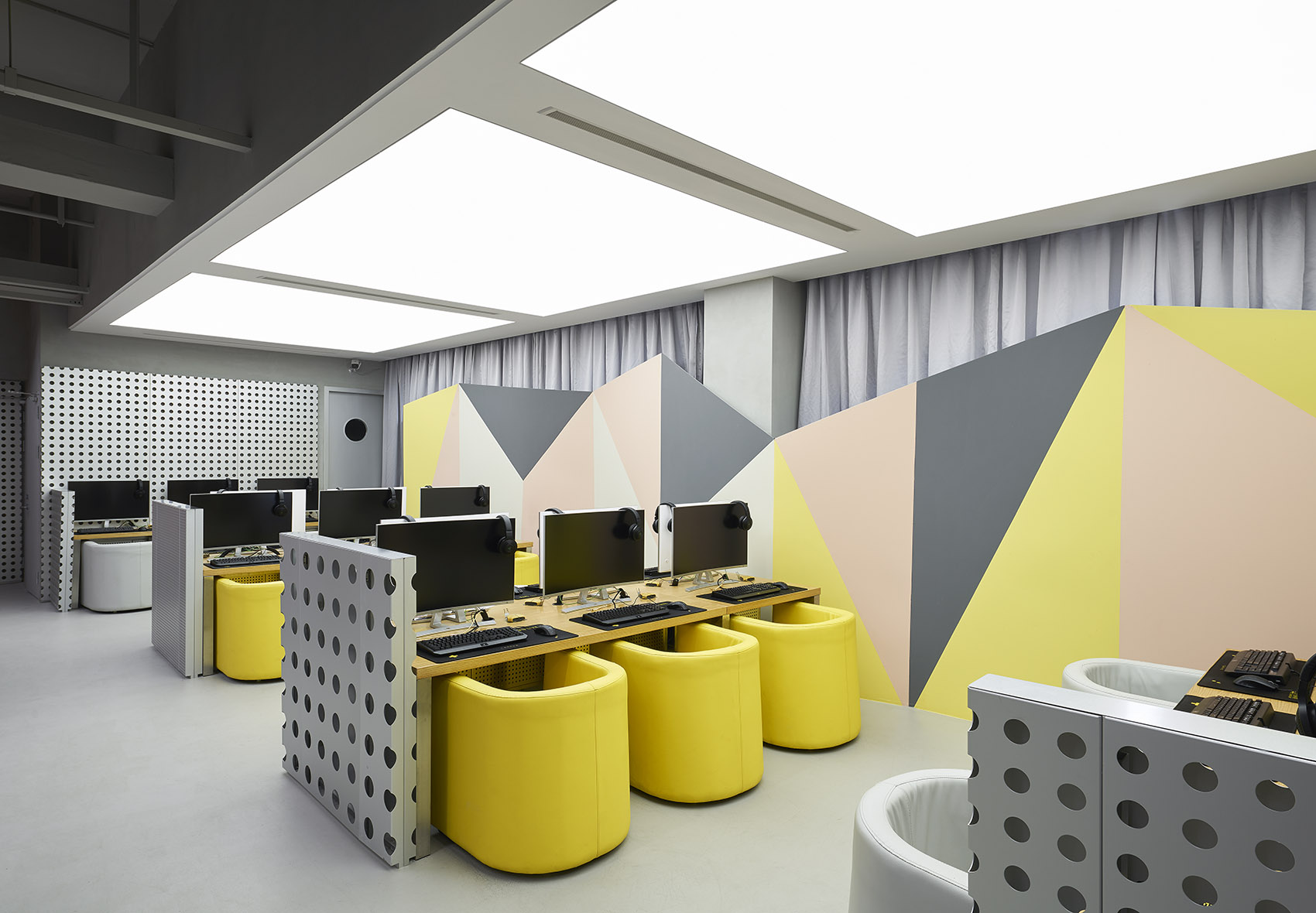 簡約時尚風格網吧裝修設計-第2張圖片-上海古都建筑設計集團 簡約時尚風格網吧裝修設計-第2張圖片-上海古都建筑設計集團