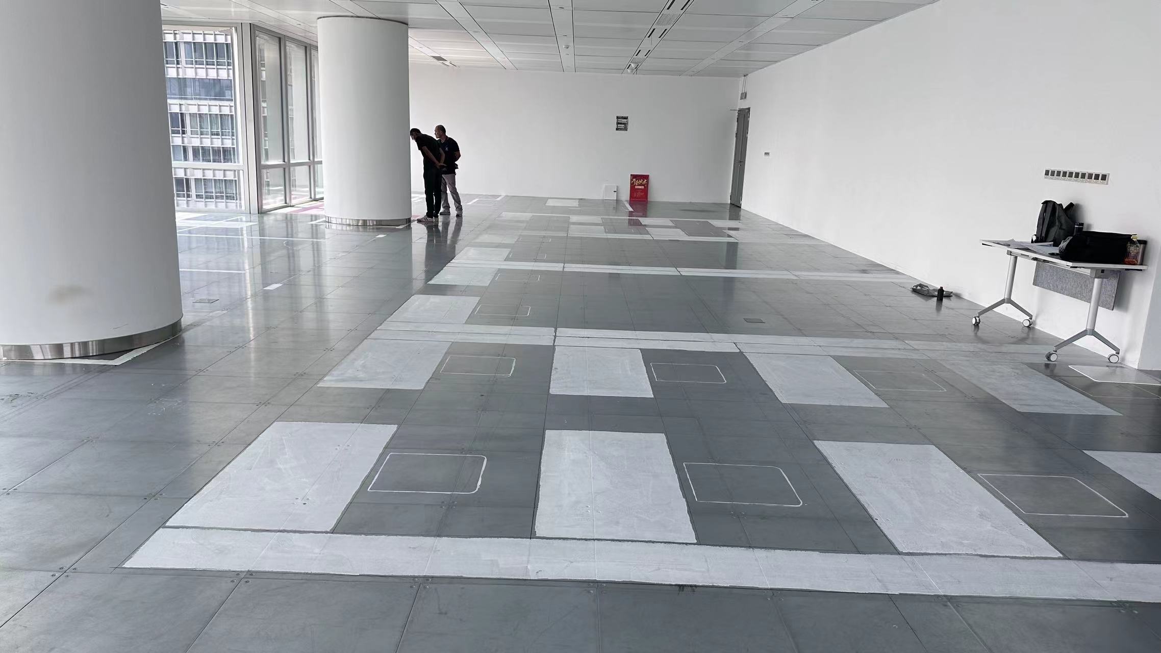 虹口來福士辦公室裝修現(xiàn)場，放線階段-第2張圖片-上海古都建筑設(shè)計(jì)集團(tuán)