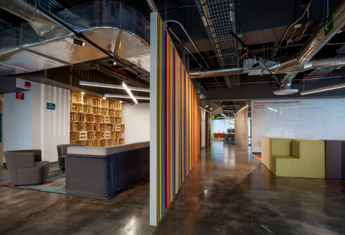 創(chuàng)意廣告公司辦公室設(shè)計布局效果-第1張圖片-上海古都建筑設(shè)計集團(tuán)